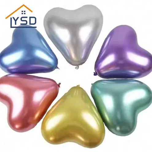 Bola de látex de metal en forma de corazón